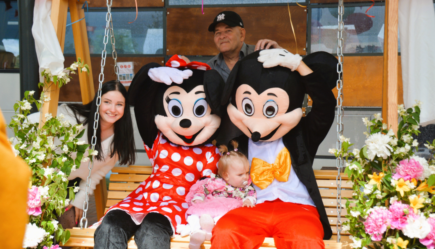 Peles Mikijs un Minnija ar jauno ģimeni