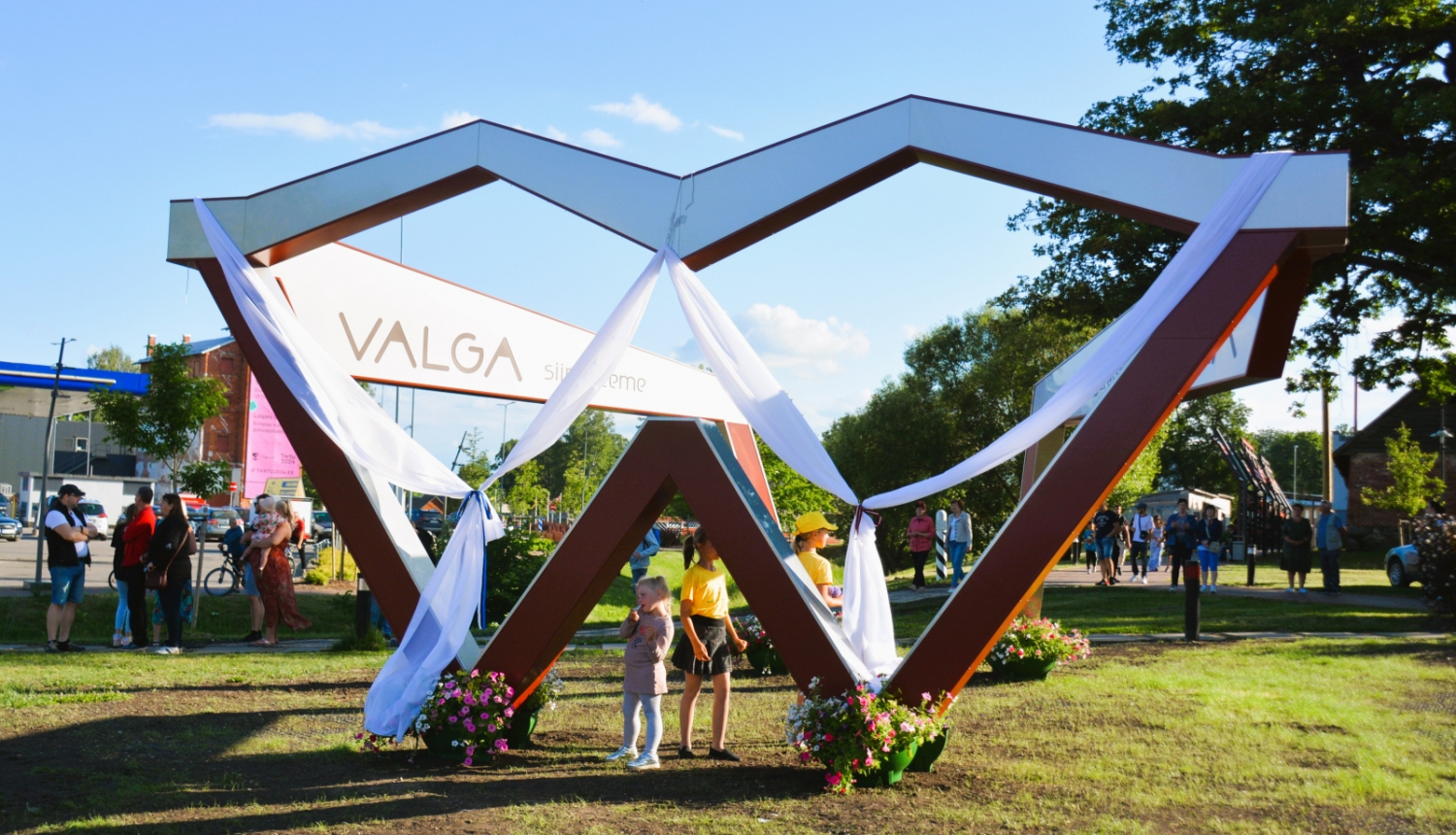 Briļlu rāmis veidots no metāla konstrukcijas