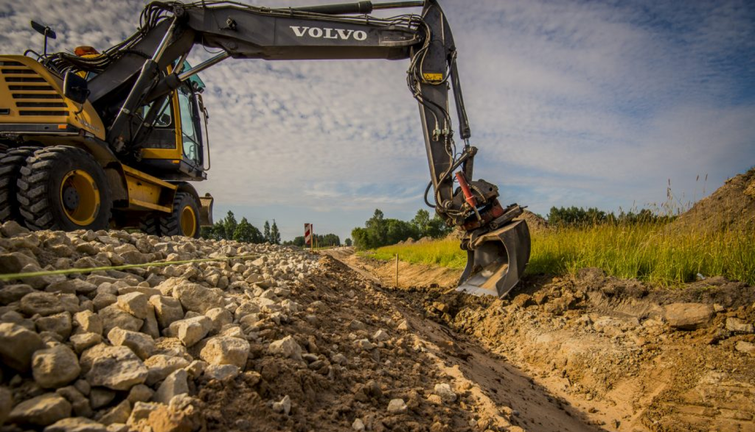 Uz reģionālā autoceļa Valka–Rūjiena atjaunos segumu no Kārķiem līdz Naukšēniem