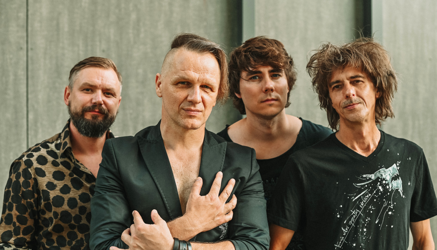 Piektdien Valkas pilsētas kultūras namā uzstāsies rokgrupa "Dzelzs Vilks"