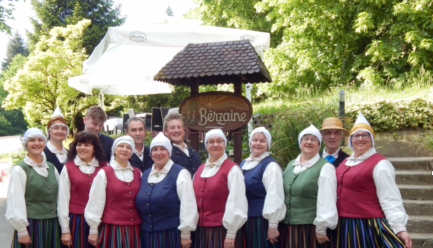 Biedrība “Valkas Dāmu klubs”ir realizējis projektu “Tautas tērpu iegāde Valkas folkloras kopai “Nāburgi”