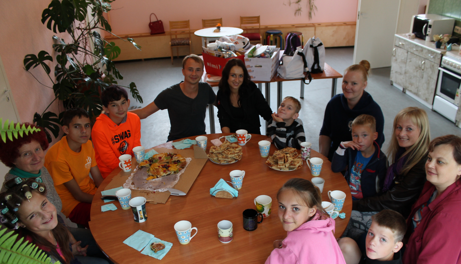 LabieDarbi.lv akcijā saziedotās skolas lietas nonāk pie “Saulītes” iemītniekiem