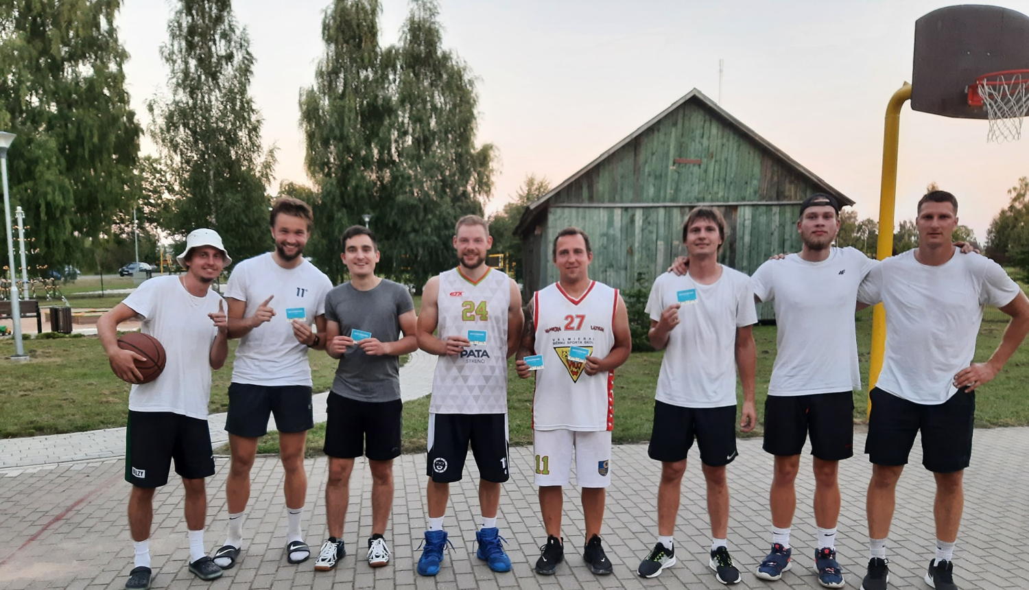 Aizvadīti pludmales volejbola un ielu basketbola zibensturnīri