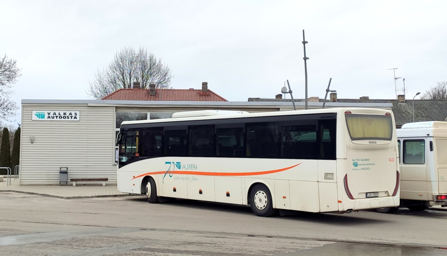 Autobus pie Valkas autoostas