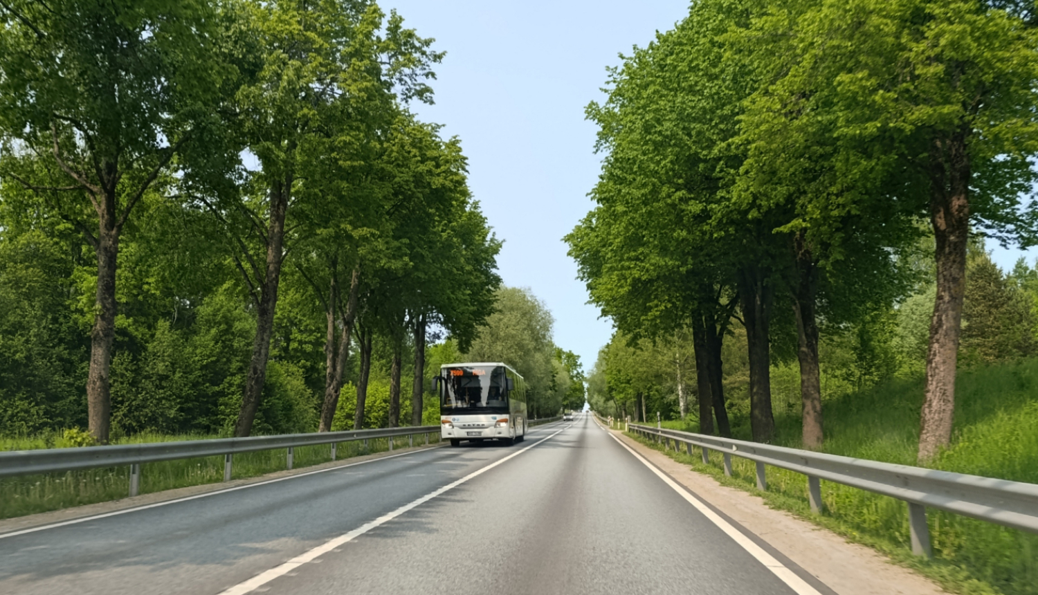 Autobuss uz reģionālā ceļa