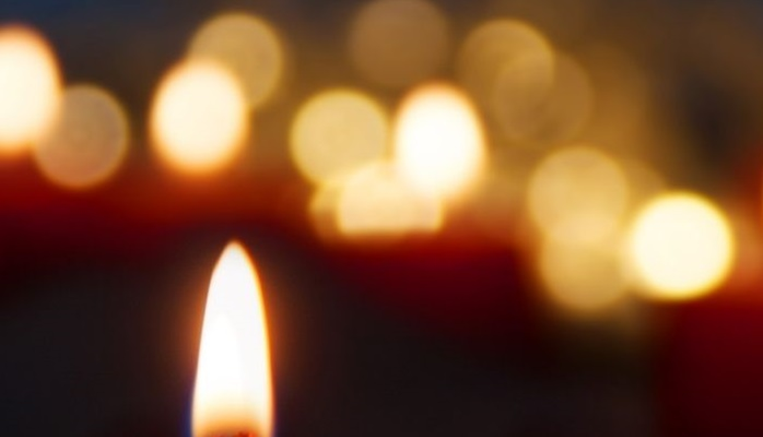 Dedzinot sveces, atcerieties par ugunsdrošību!