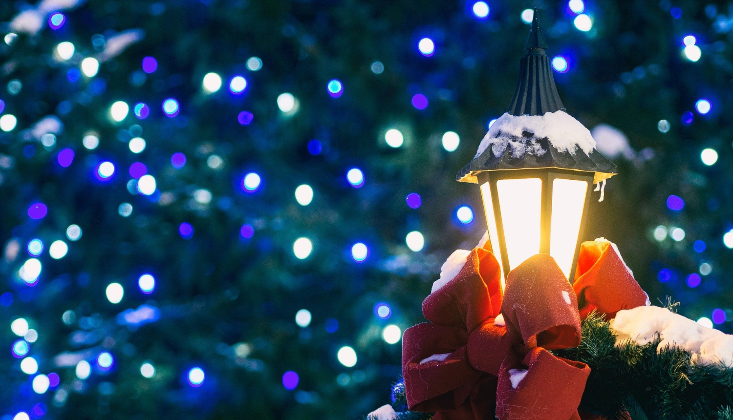 Lai tumsu nomaina gaisma un doma izgaismo vārdu!