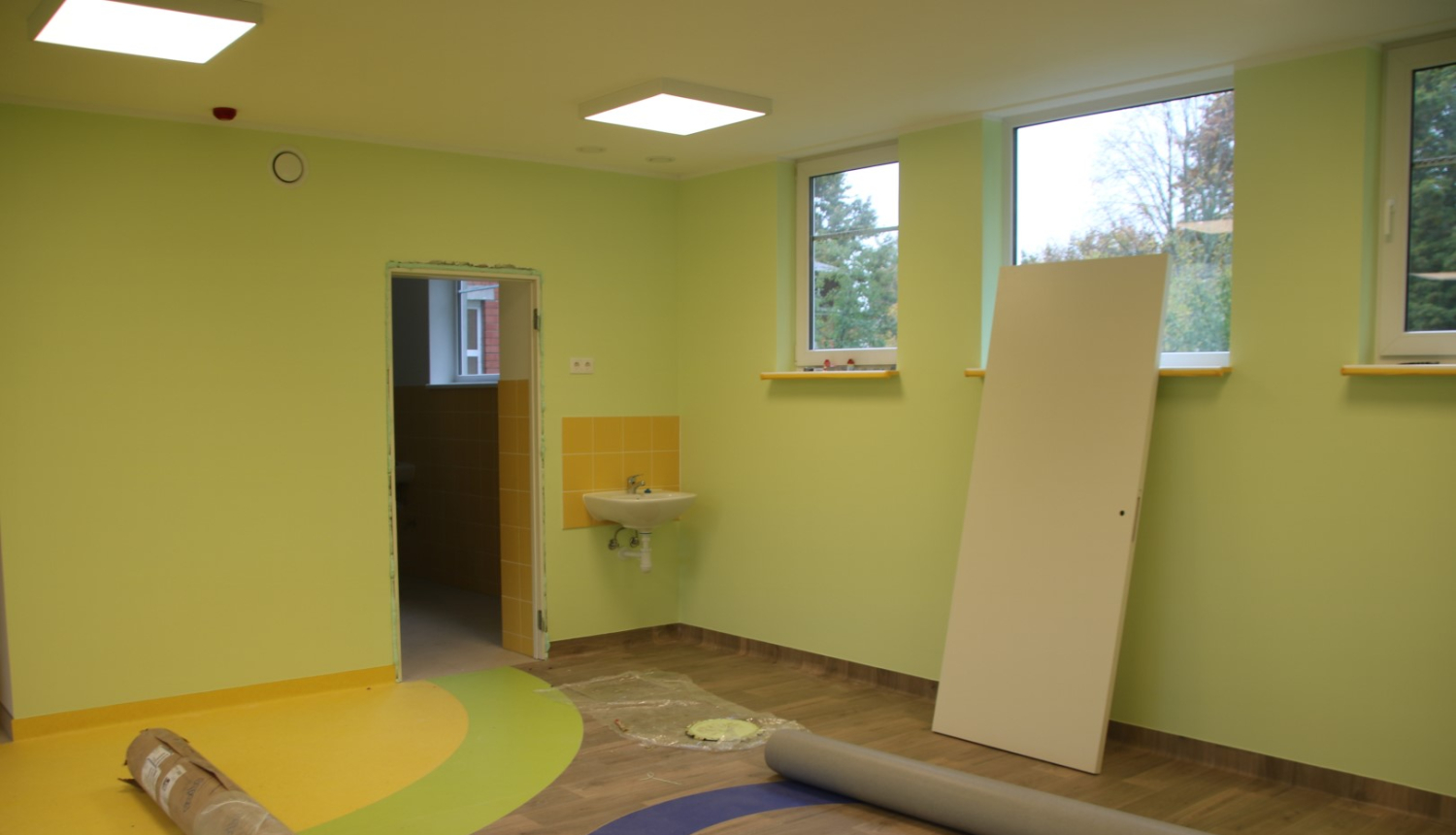 Turpinās Ērģemes pamatskolas iekštelpu atjaunošanas un āra teritorijas labiekārtošanas būvdarbi