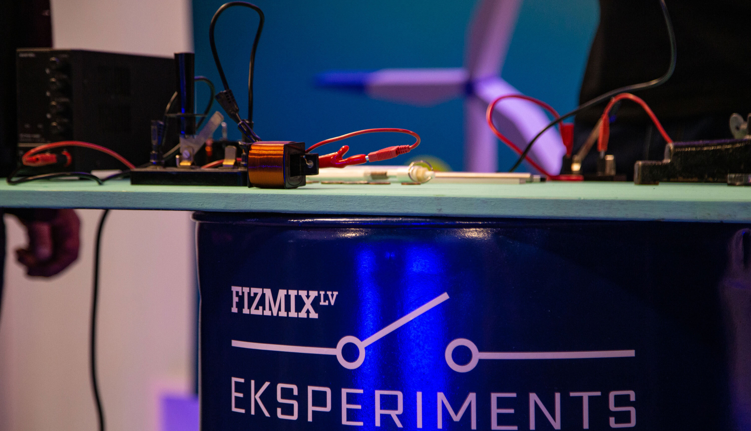 Valkas Jāņa Cimzes ģimnāzija – skolēnu erudīcijas konkursa “FIZMIX Eksperiments" uzvarētāja