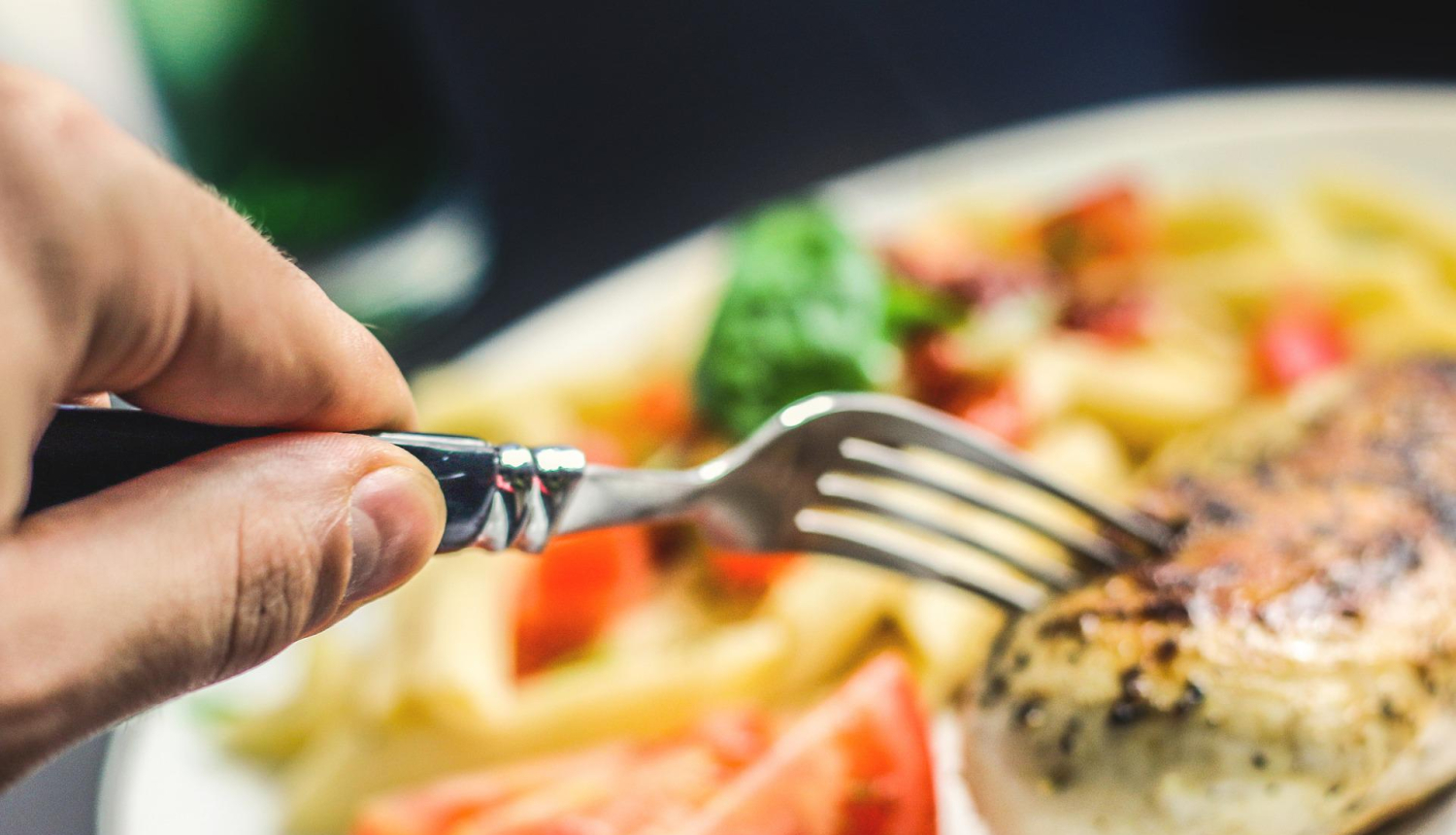 Palielināts pašvaldības līdzfinansējums pusdienām Valkas Jāņa Cimzes ģimnāzijas sporta programmas un noteikts līdzfinansējums vidusskolas audzēkņiem