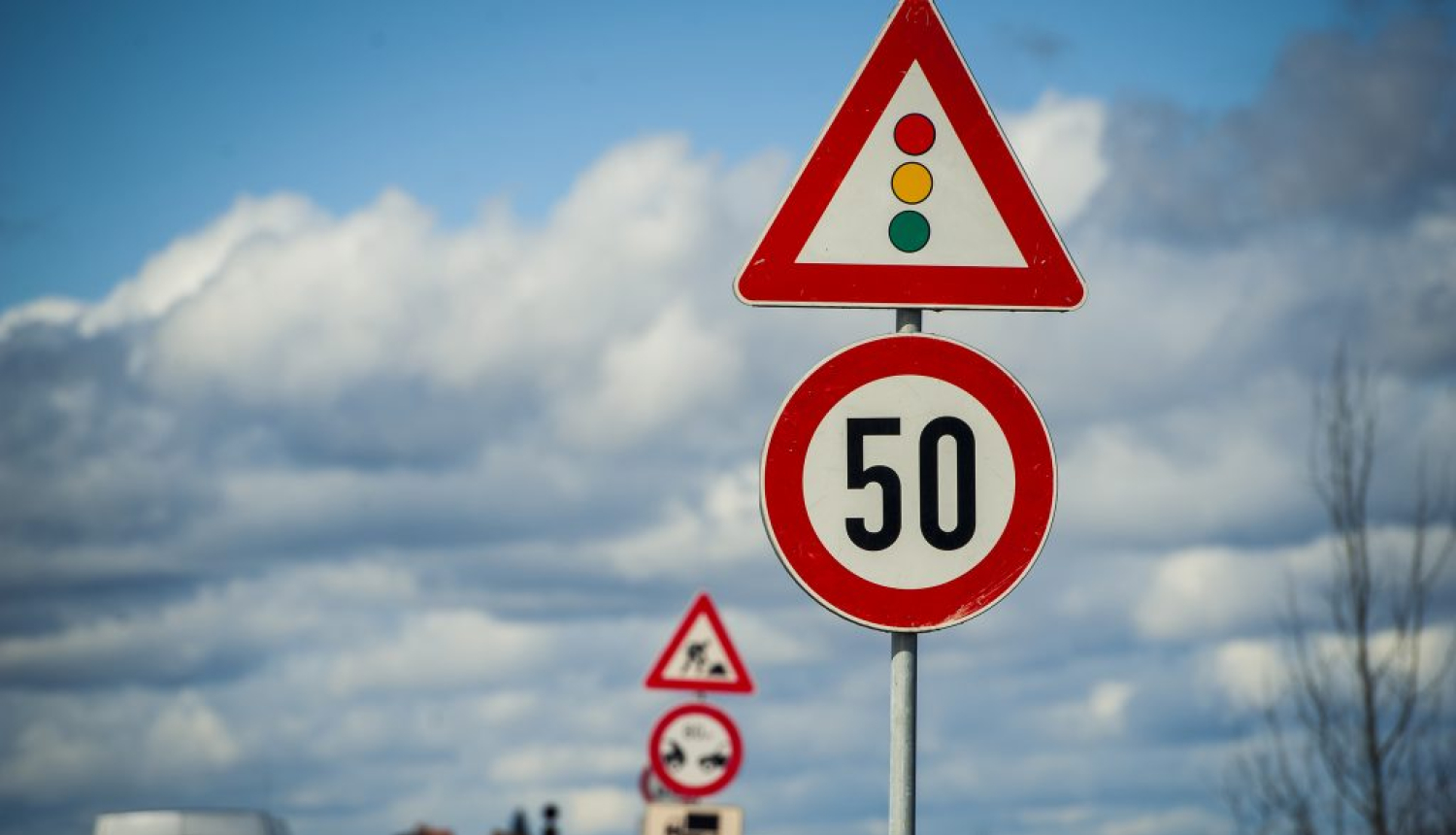 Autoceļa Smiltene–Gulbene posmā no Velēnas līdz krustojumam ar autoceļu Sinole–Silakrogs nofrēzēs sabrukušo asfaltbetona segumu