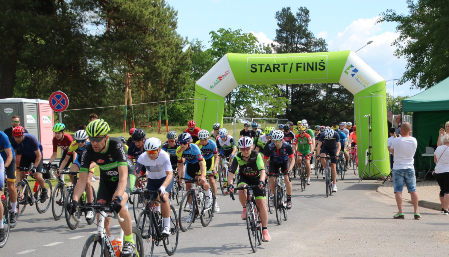 Aizvadīts Valkas - Valgas četrcīņas 3. posms – šosejas riteņbraukšana