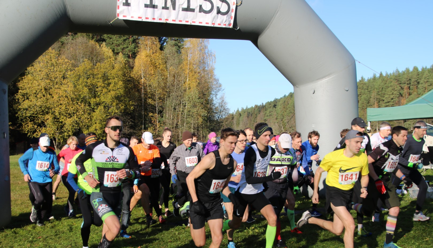 Aizvadīts Valkas četrcīņas 3. posms - skrējiens "Apkārt Zāģezeram"