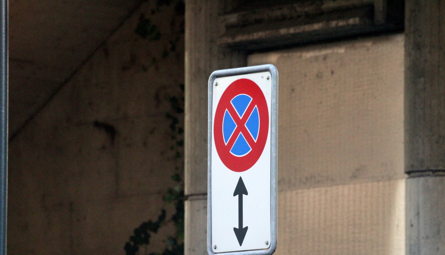 Stāvvietu un citu ceļazīmju izvietošana iekšpagalmos turpmāk jāsaskaņo ar pašvaldībām