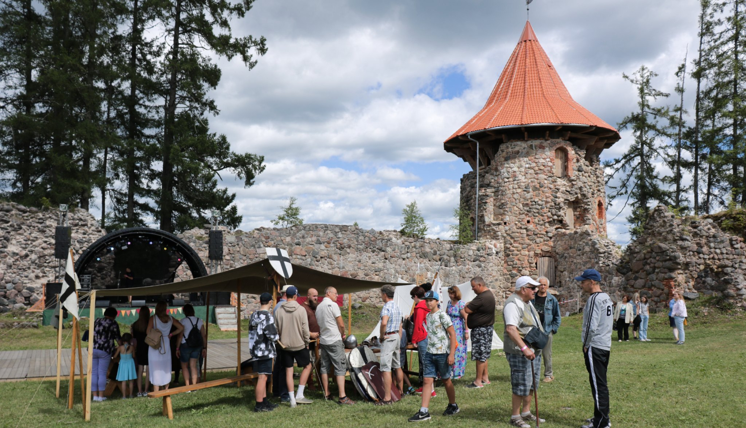 Viduslaiku elpa Ērģemes pilsdrupās: video atskats