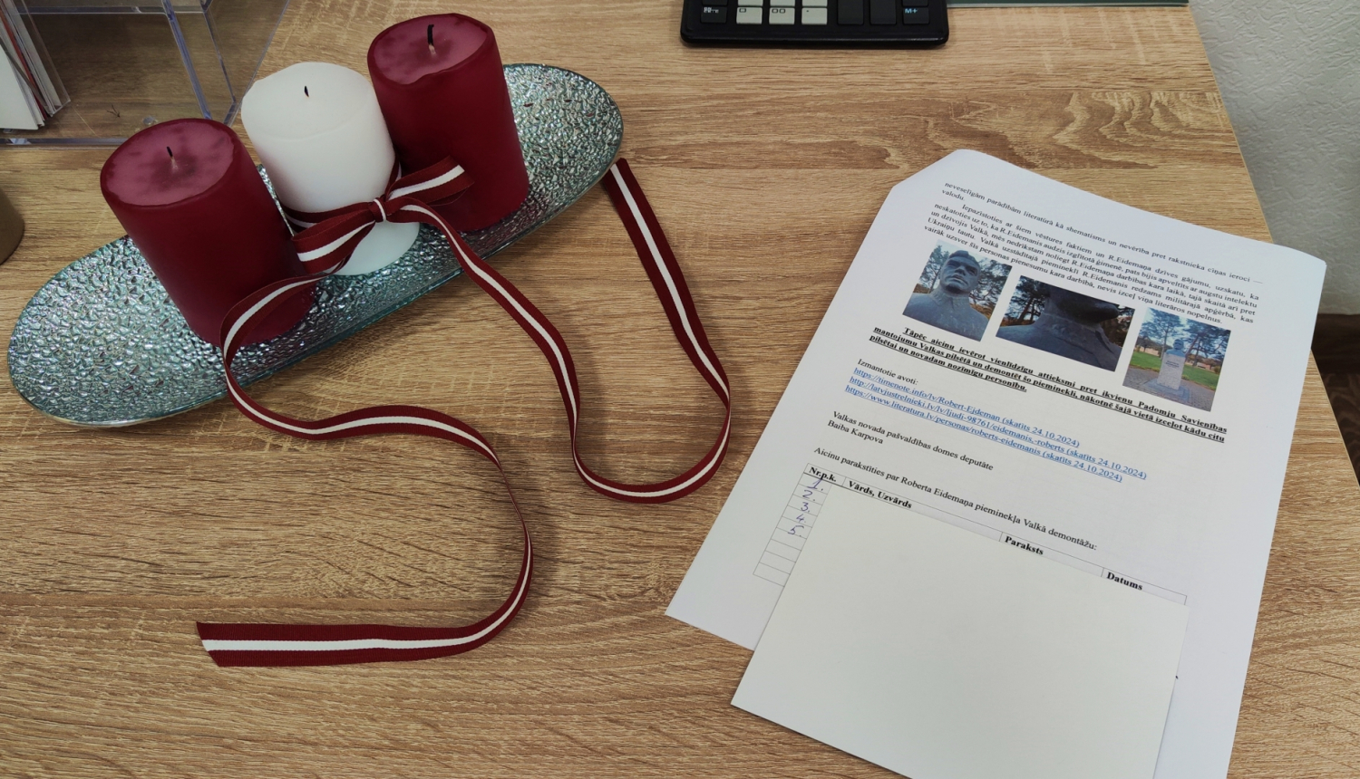 Sveces un parakstu lapas.