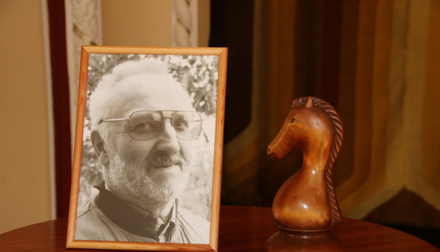 Vsevoloda Dudzinska portrets un piemiņas kauss