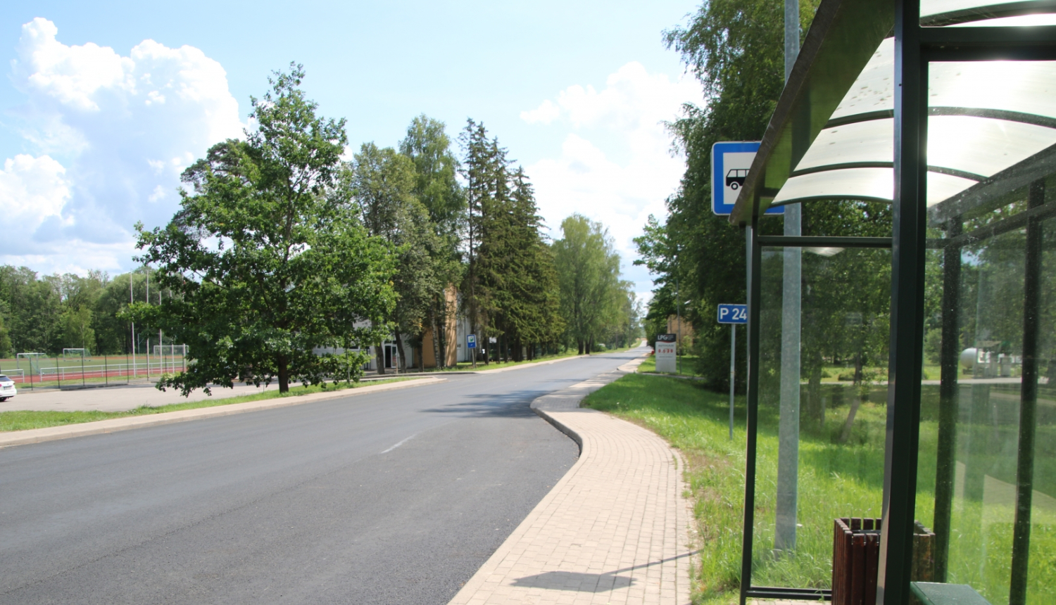 Atjaunotais Vienības gatves ielas braucamās daļas (posmā no Rīgas ielas līdz Vienības gatvei 11) asfalta segums.