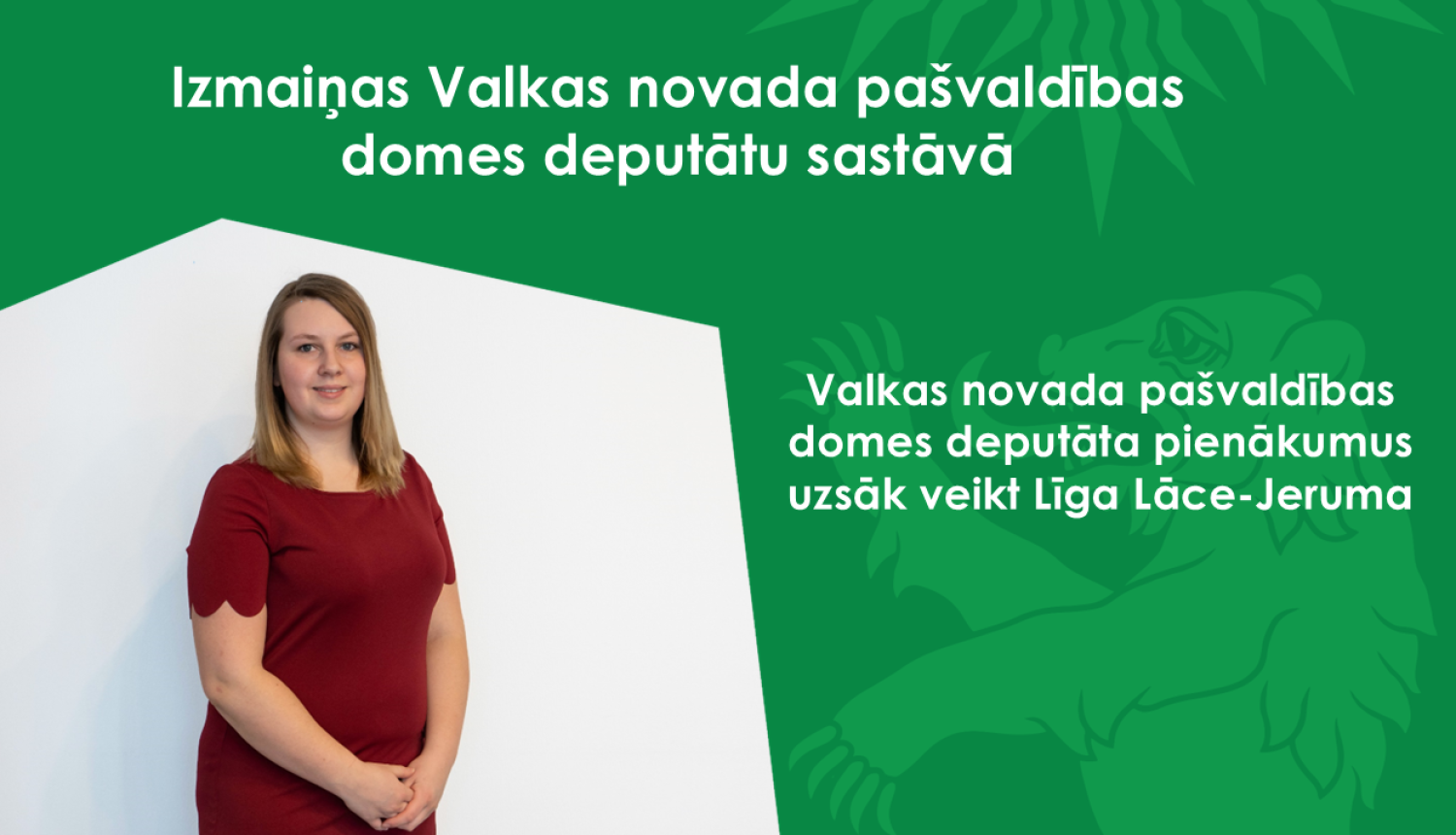 Zaļš baneris ar Valkas novada ģerboņa lāci un deputātes fotogrāfiju