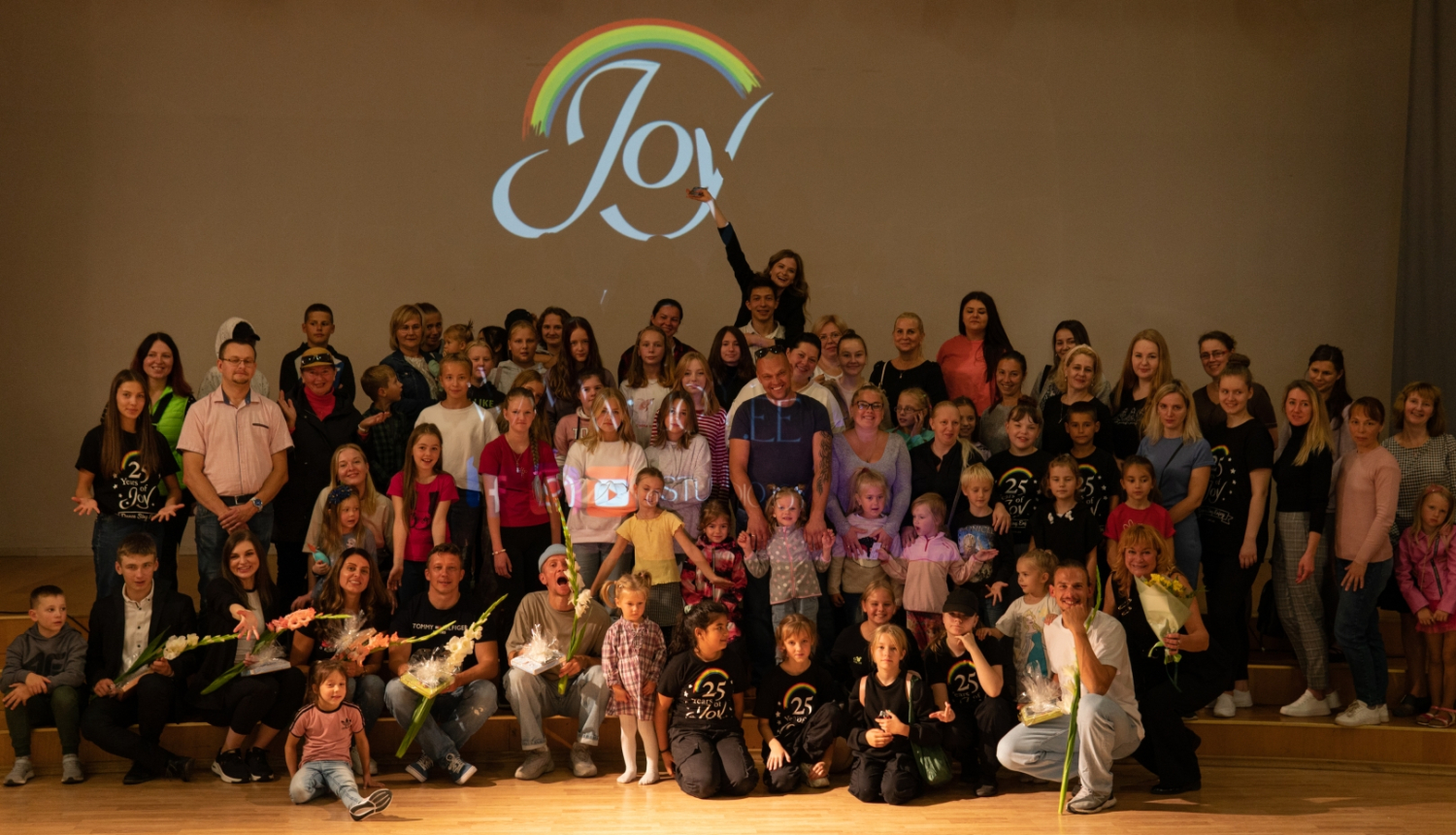 Deju kolektīva kopbilde