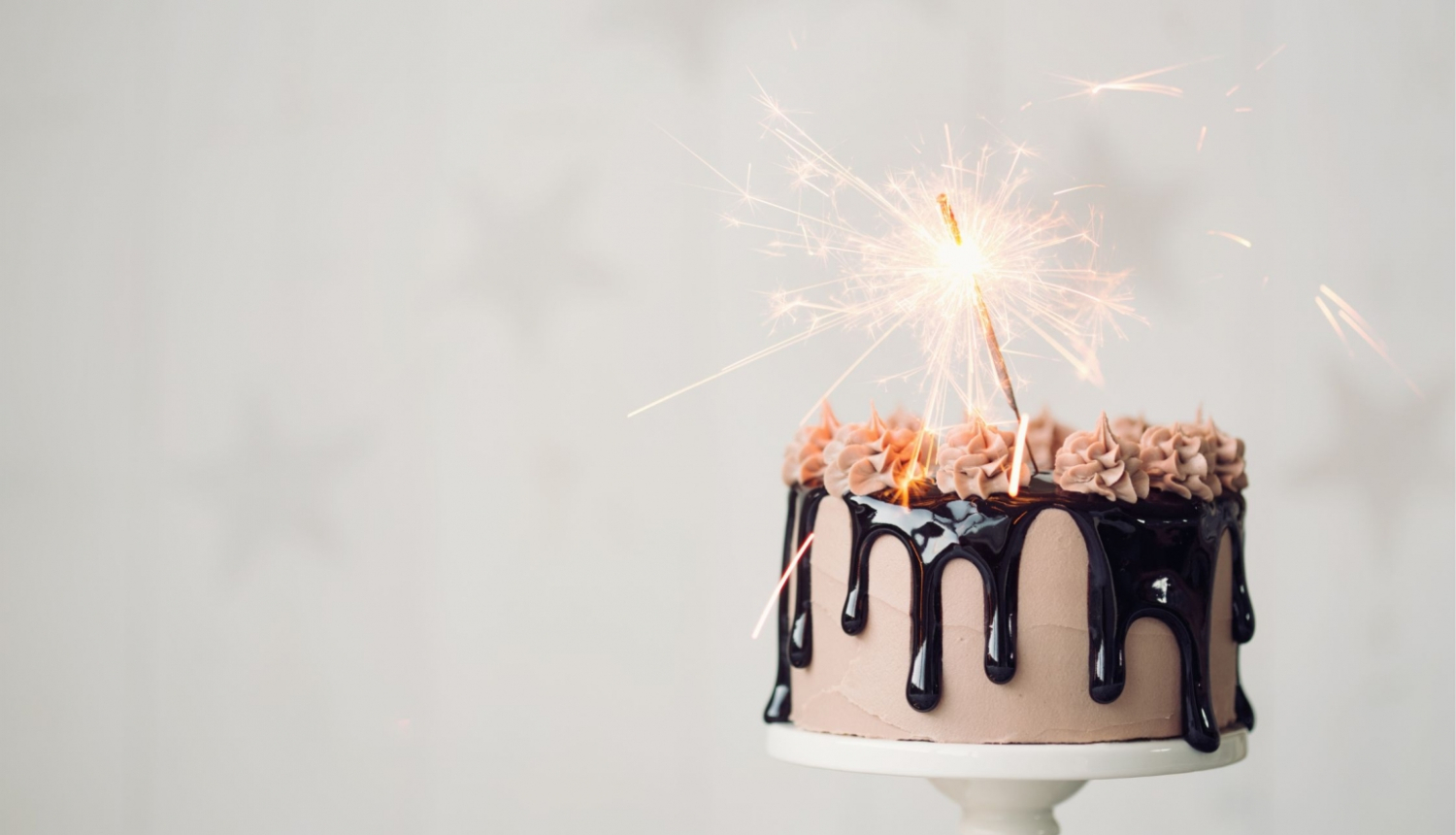 tituls_zimejumu_konkurss_100gades_torte