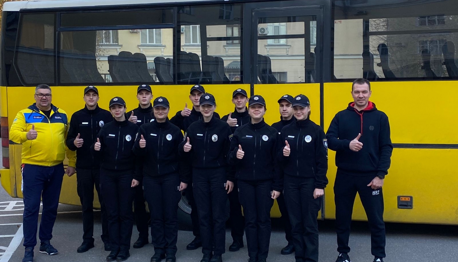 Valkas pašvaldības dāvinātais autobuss kalpo topošo Ukrainas policistu pārvadāšanai