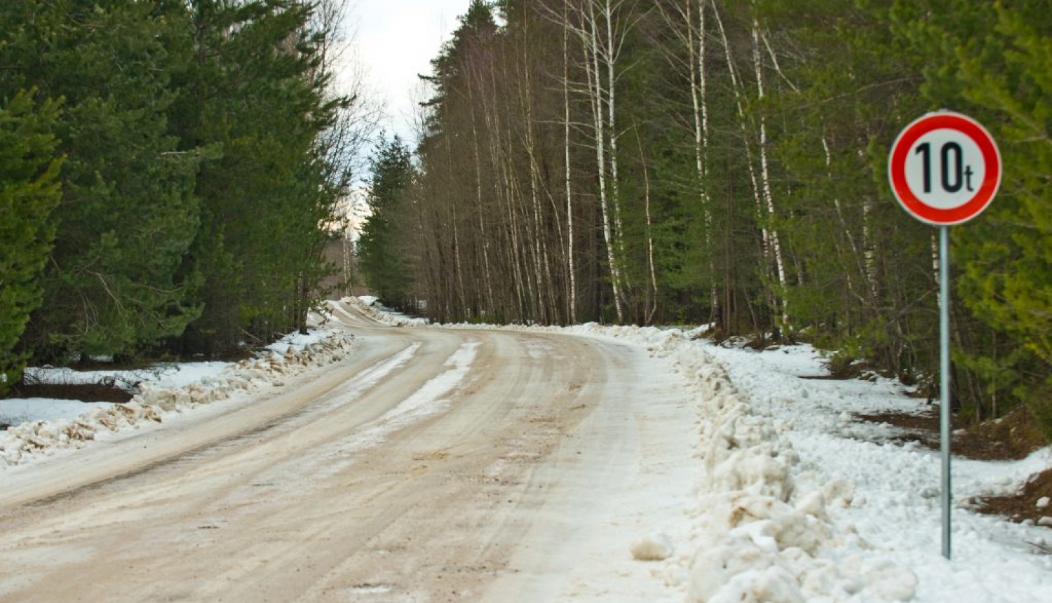 47 valsts autoceļu posmos ir iestājies šķīdonis; turpinoties atkusnim šādu posmu skaits pieaugs