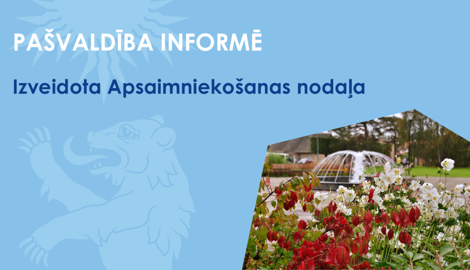 Zils baneris ar foto, kurā redzama puķu dobe un strūklaka